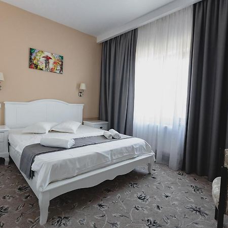Hotel Cristian Afumati Екстер'єр фото