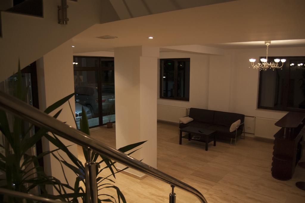 Hotel Cristian Afumati Екстер'єр фото