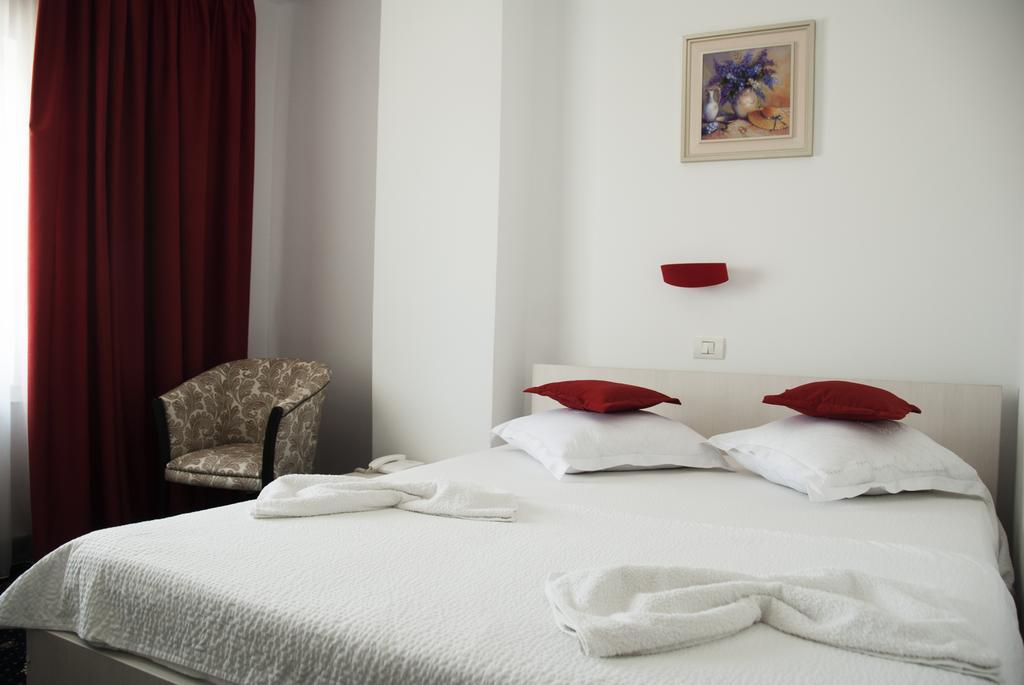 Hotel Cristian Afumati Екстер'єр фото