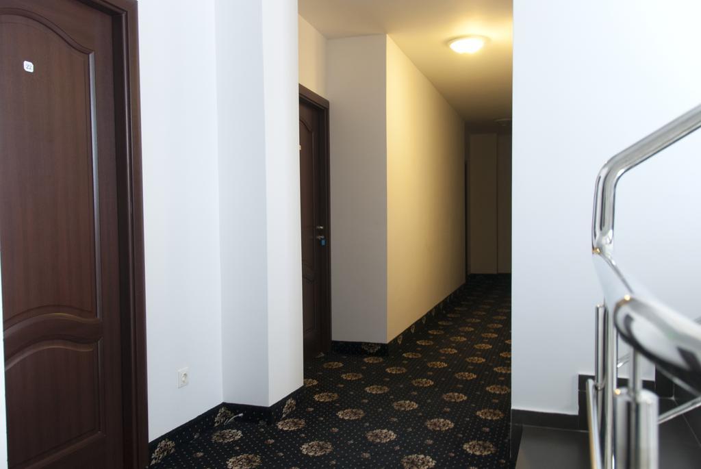 Hotel Cristian Afumati Екстер'єр фото