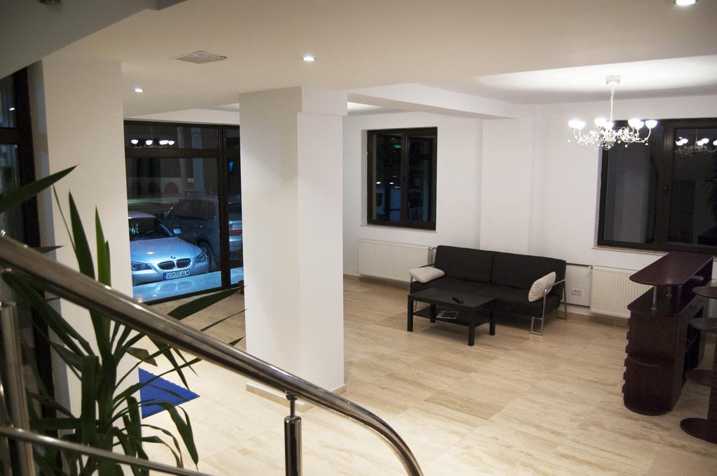 Hotel Cristian Afumati Екстер'єр фото
