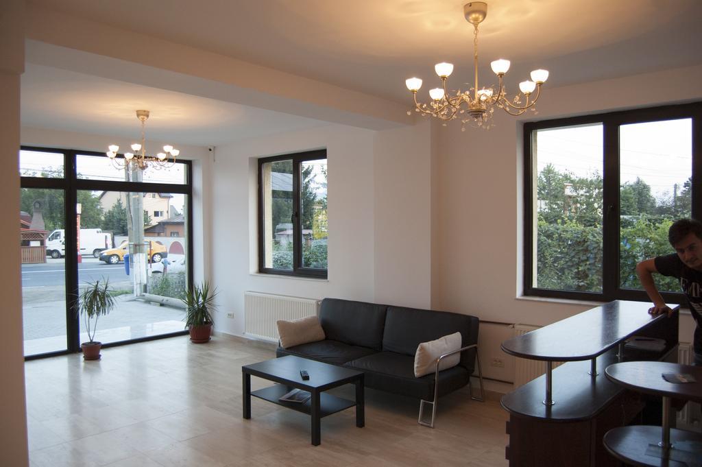 Hotel Cristian Afumati Екстер'єр фото