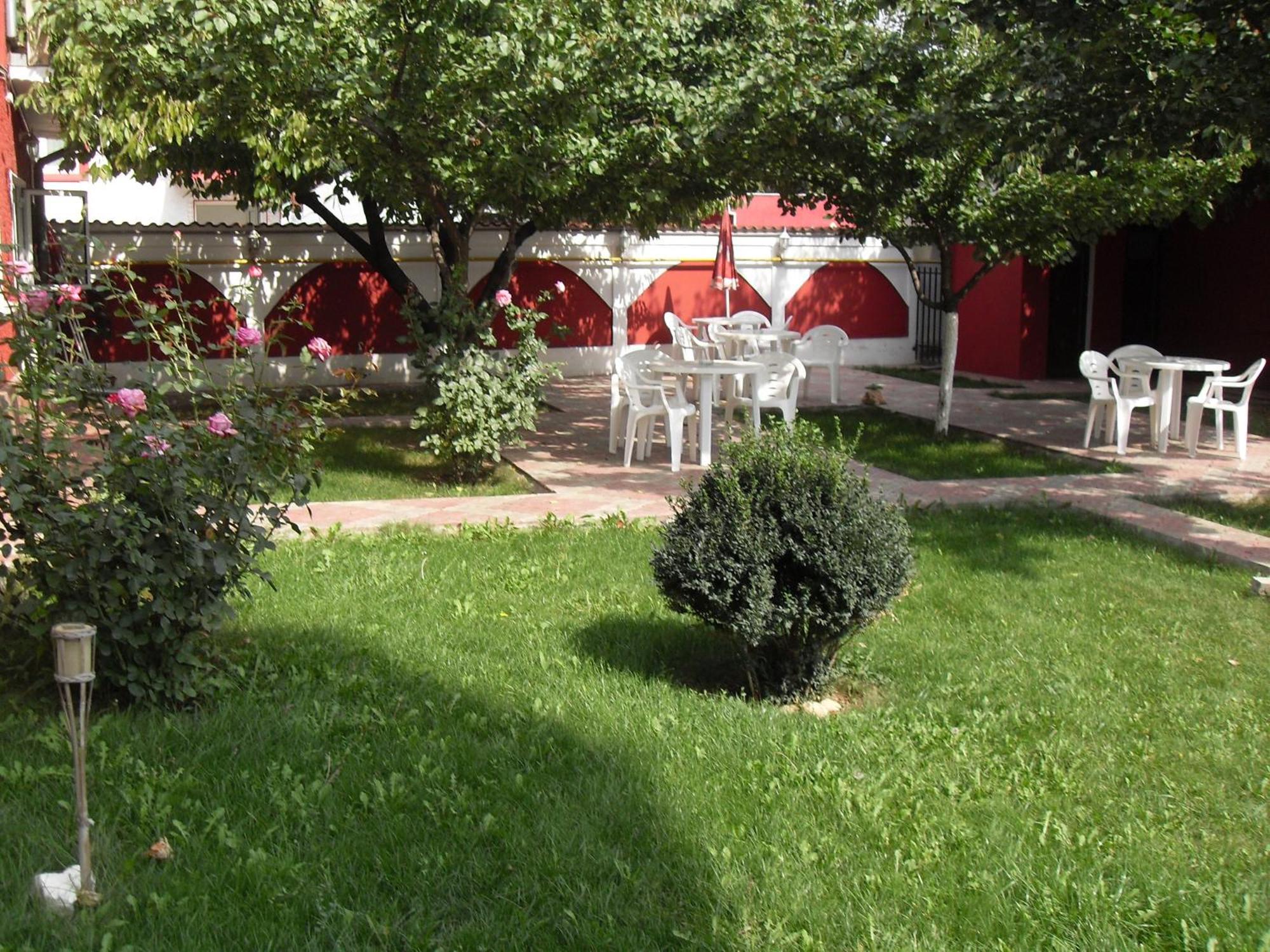 Hotel Cristian Afumati Екстер'єр фото