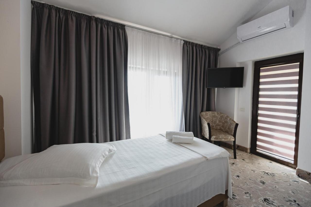 Hotel Cristian Afumati Екстер'єр фото