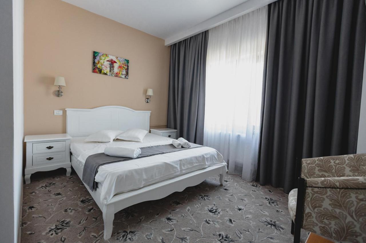 Hotel Cristian Afumati Екстер'єр фото